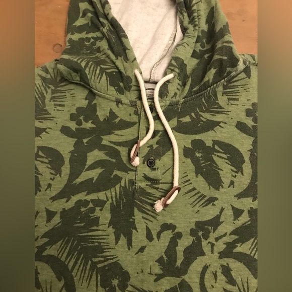 Hurley Women’s Green Palm Camo Hoodie Pullover - Size S - Picture 3 of 8